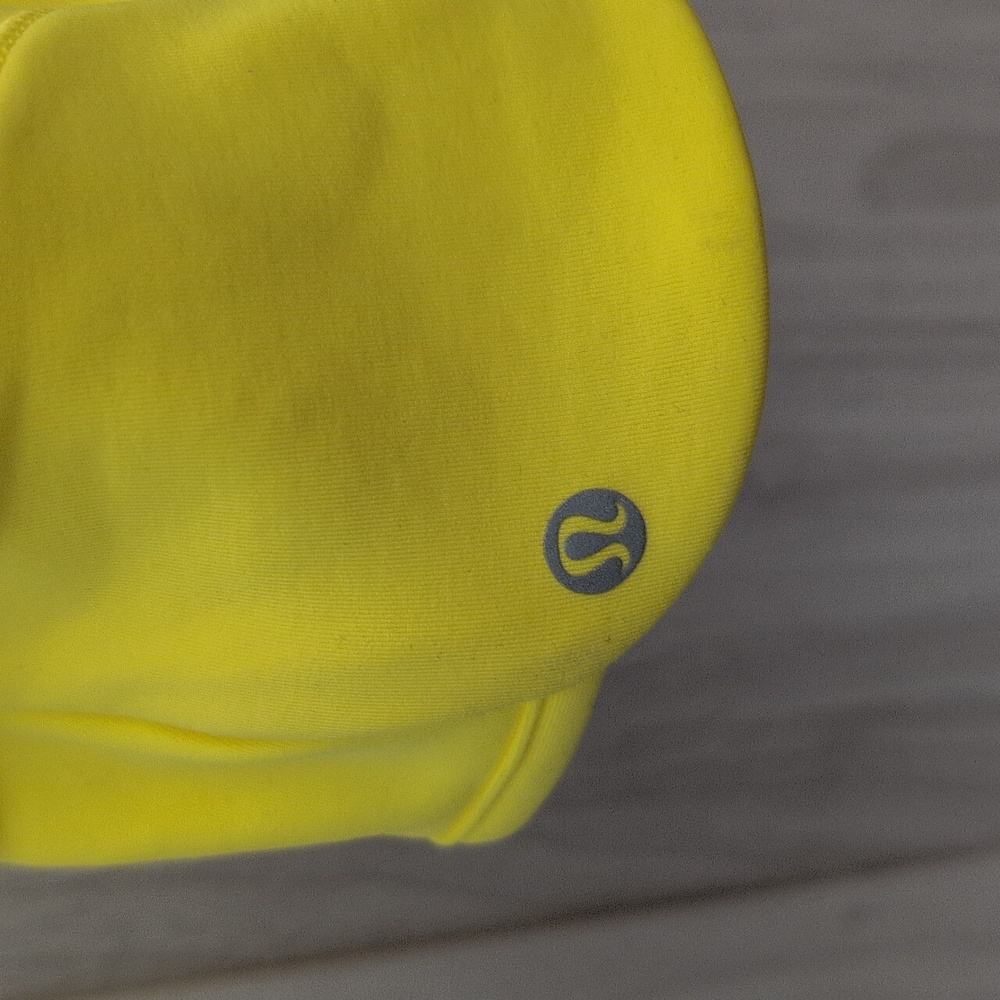 Bright RUNNING Hat With reflection - Picture 4 of 4